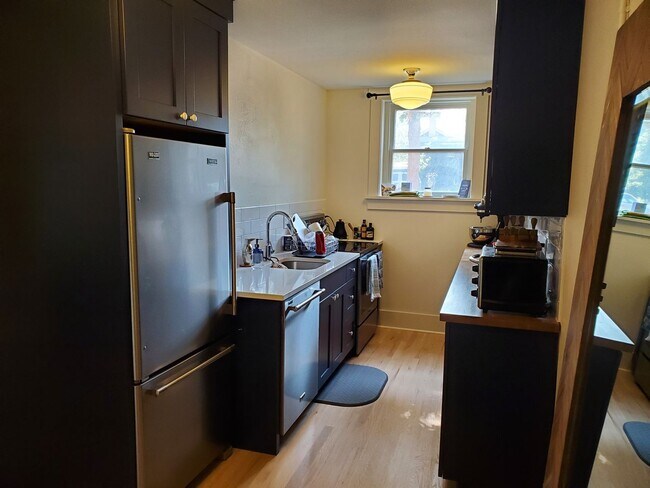 Building Photo - Laurel220 (KC-JF)