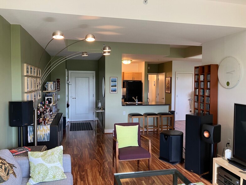 Entry way - 800 4th St SW