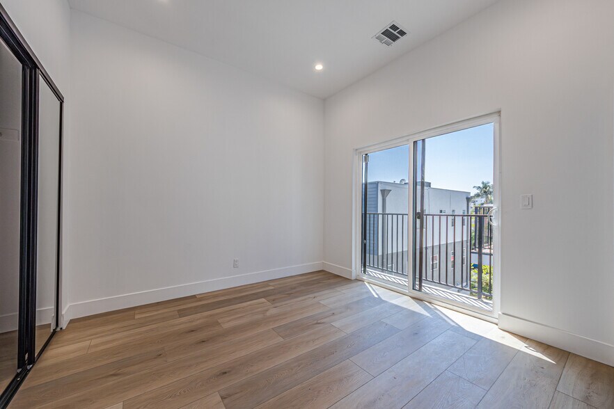 Building Photo - 242 N Dillon St