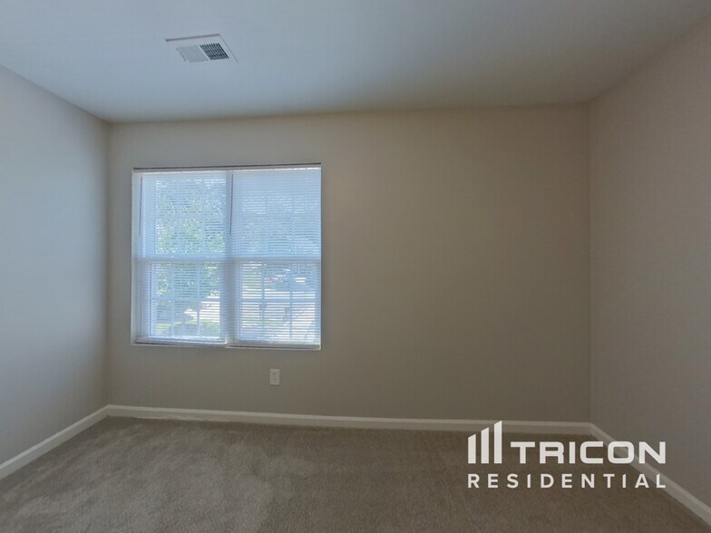Building Photo - 4604 Montelena Dr