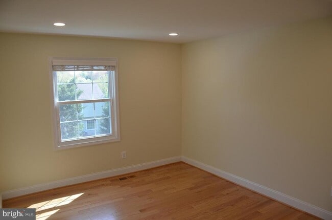 Building Photo - 9012 Paddock Ln