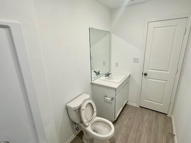 Building Photo - 228 Sormonne Lp