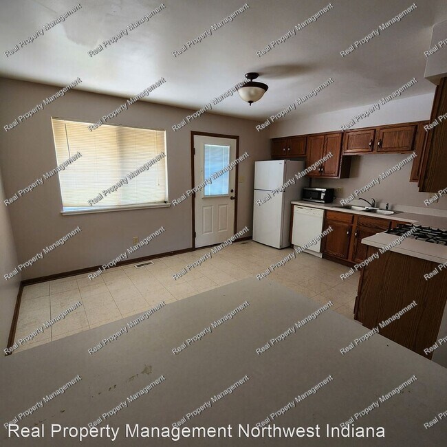 Building Photo - 3 br, 1.5 bath House - 5181 Plaza Avenue