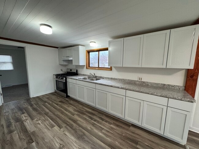 Building Photo - 309 N 9th St