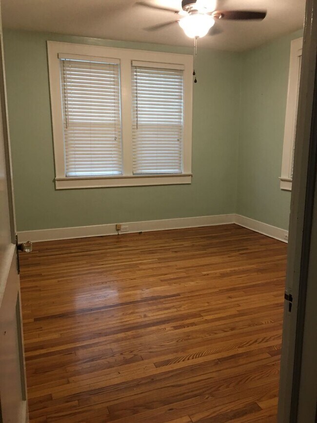 Building Photo - 4 Bedrooms and 3 Full Baths House plus garage apartment