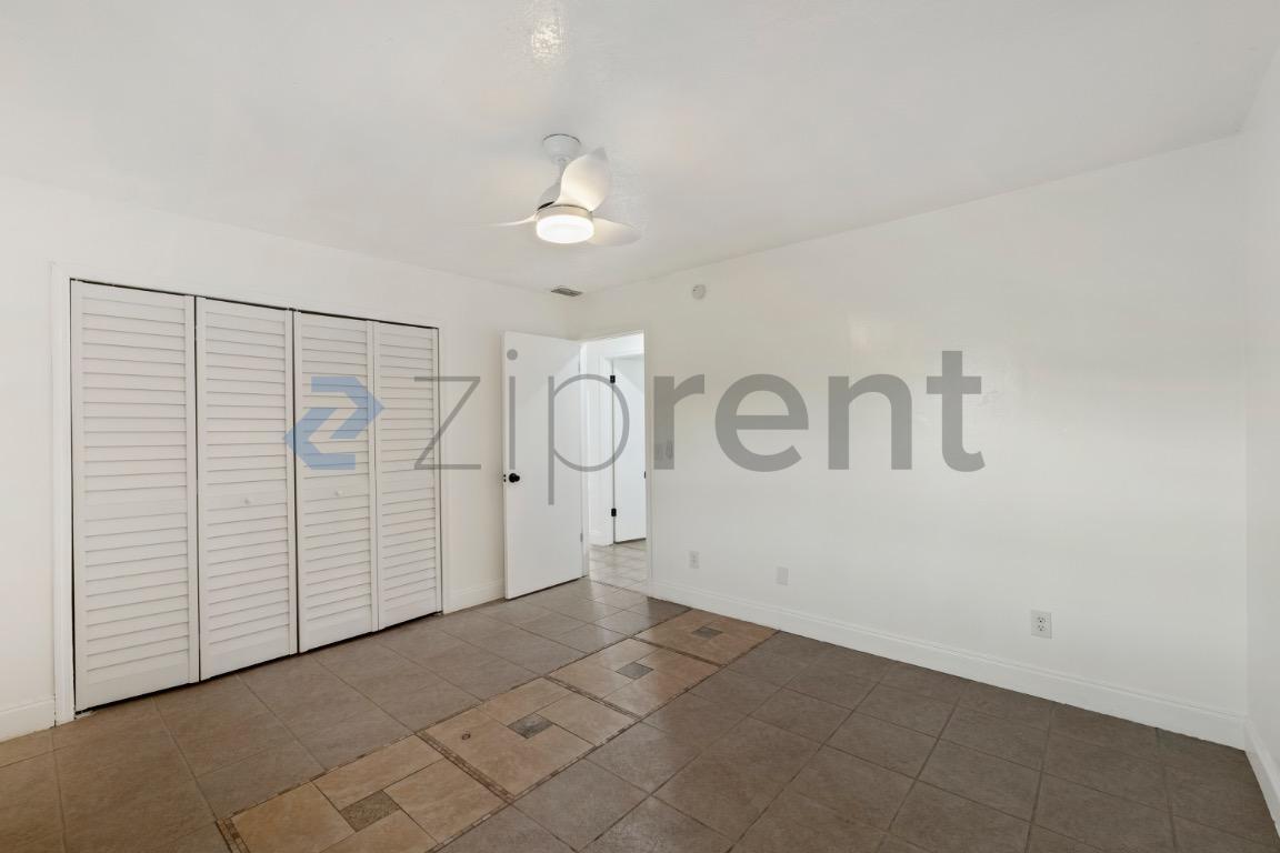 Building Photo - Unit