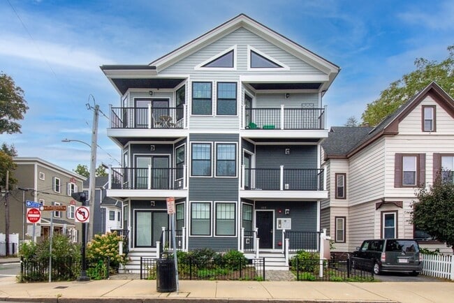 Primary Photo - 384 Highland Ave