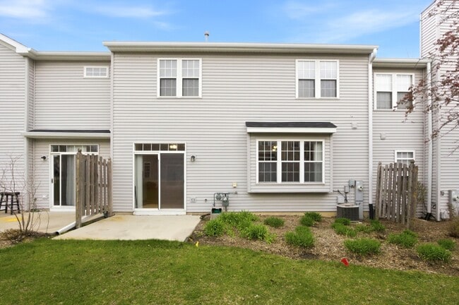 Building Photo - 3864 Pathfinder Ln