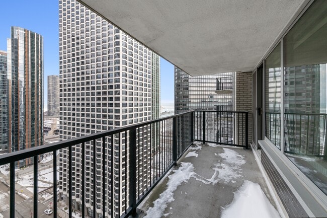 Building Photo - 400 E Randolph St
