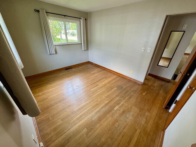 Building Photo - 3 Bedroom - Upper Arlington