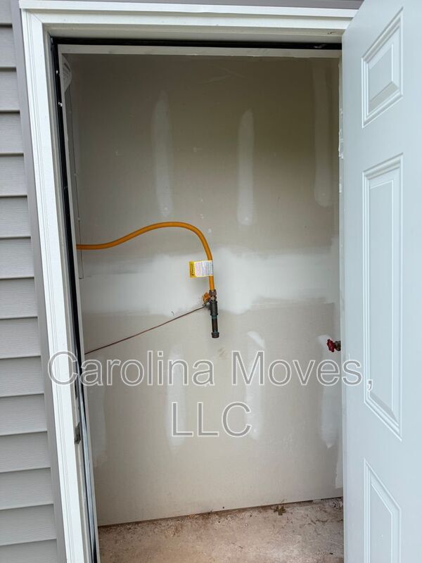 Building Photo - 206A Telford Dr.