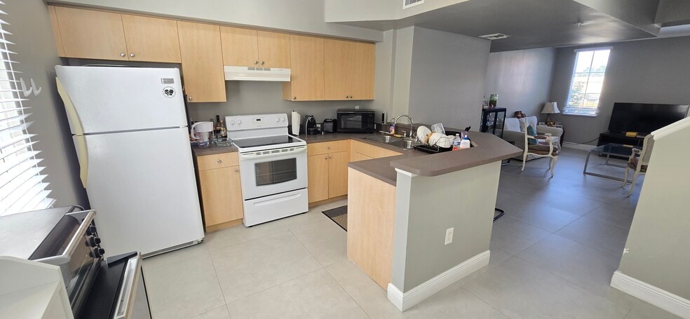 Building Photo - 2945 NE 185th St