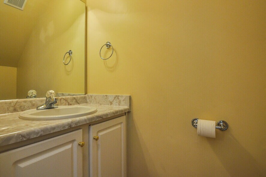 Building Photo - 1204 Cleason Ct