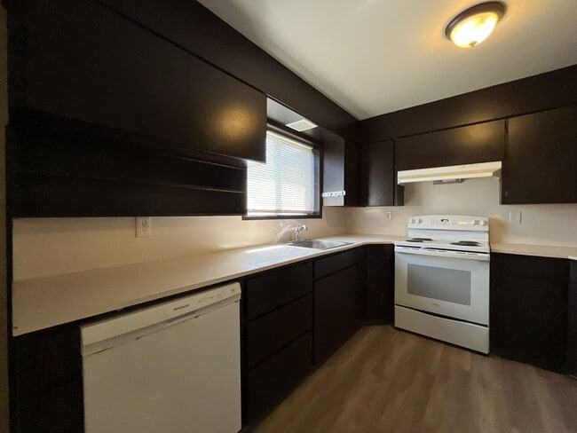 Building Photo - LOM2437