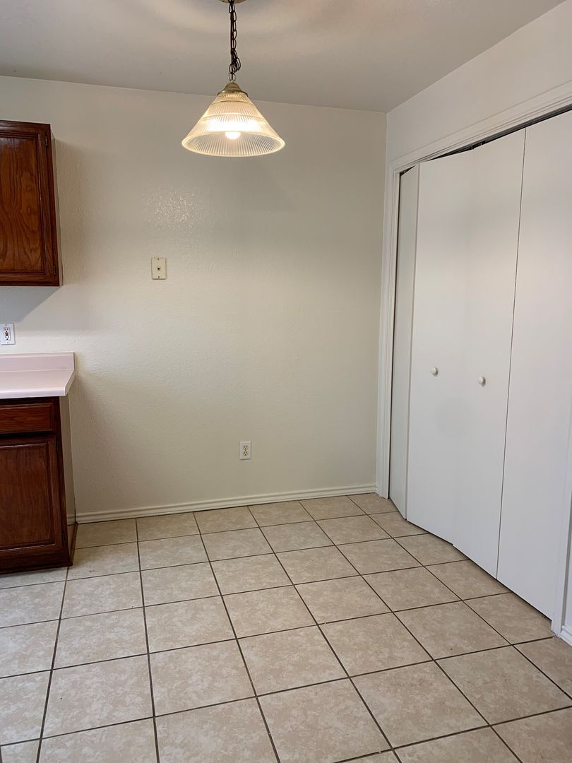 Building Photo - 1708 Benttree Dr