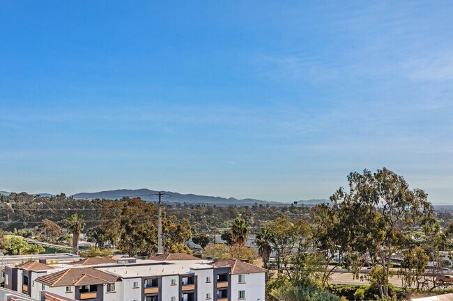 Building Photo - Beautiful upgraded 3 bedroom townhome with 2 car garage!