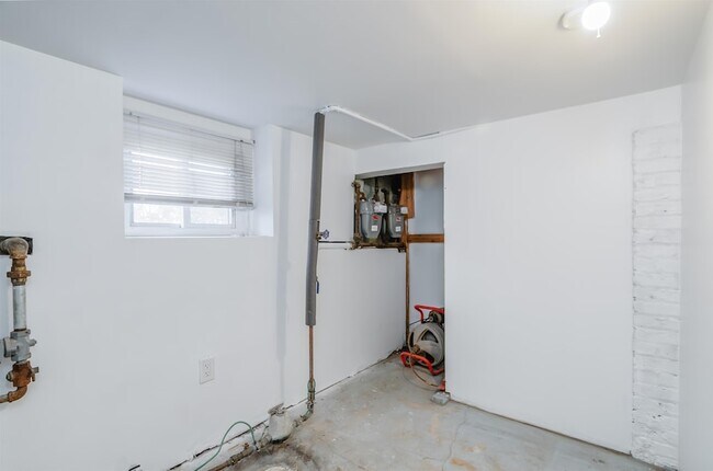 Building Photo - 404 Danforth Ave