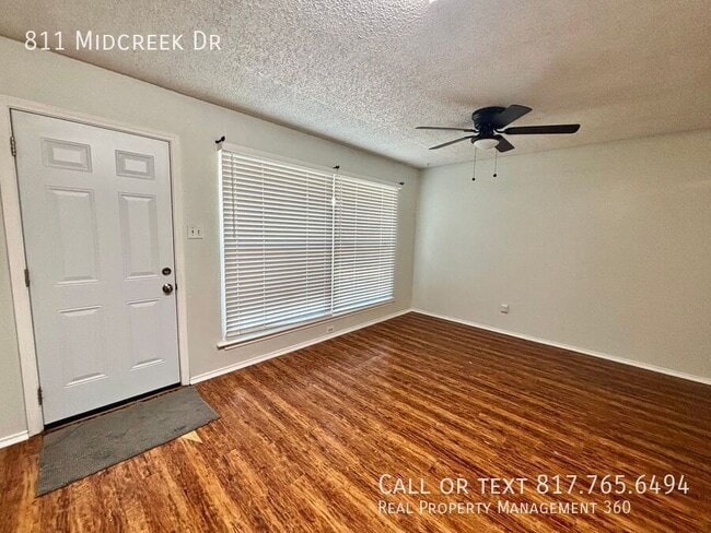 Building Photo - 811 Midcreek Dr