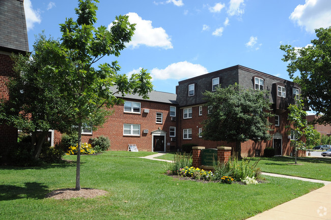 Building Photo - University Garden Apartments