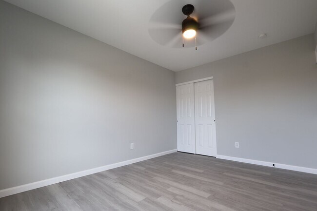 Building Photo - Beautiful 3 Bed 2.5 Bath w/2 Car Oversized Garage