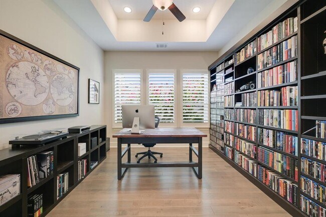Building Photo - 112 Bisset Ct