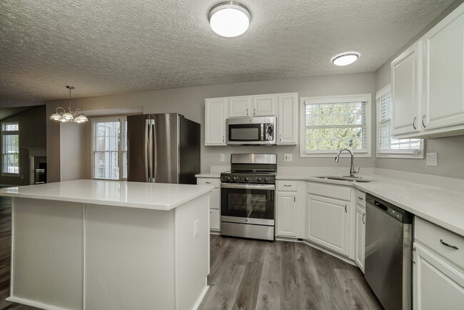 Building Photo - 5090 Dietrich Ave