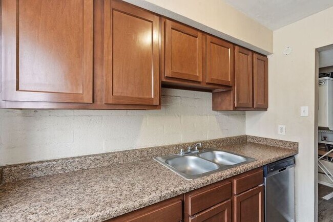 Building Photo - 2520 E Cameron Vista