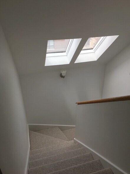 Building Photo - 2368 N Elston Ct