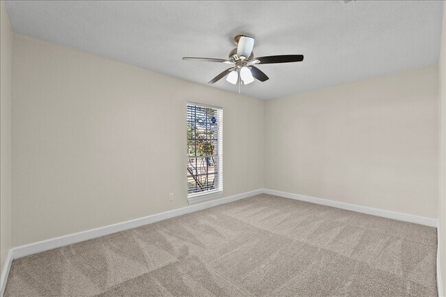 Building Photo - 15514 Diana Ln