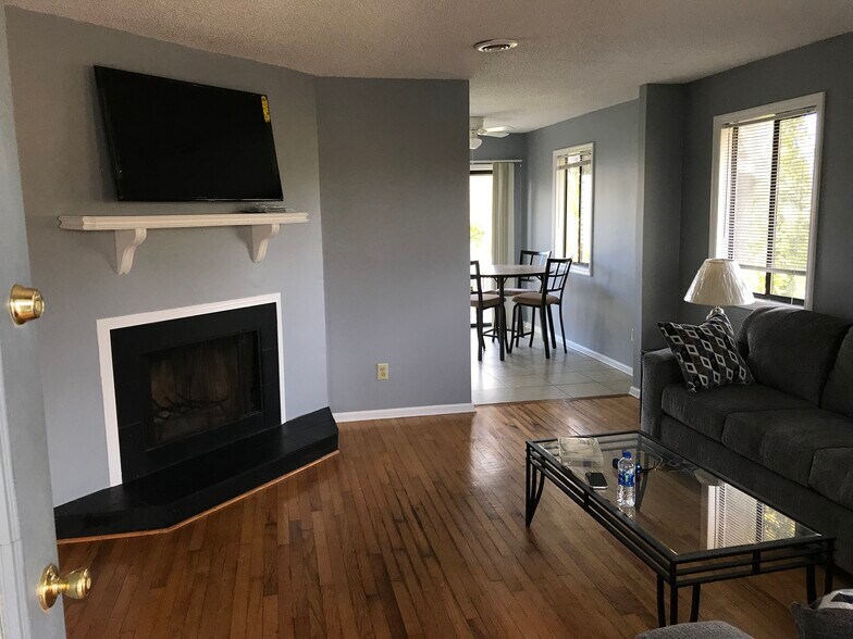 Building Photo - 4147 Spirea Dr