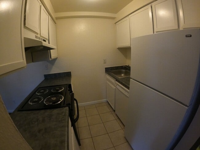 Building Photo - 4955 Moorhead Ave