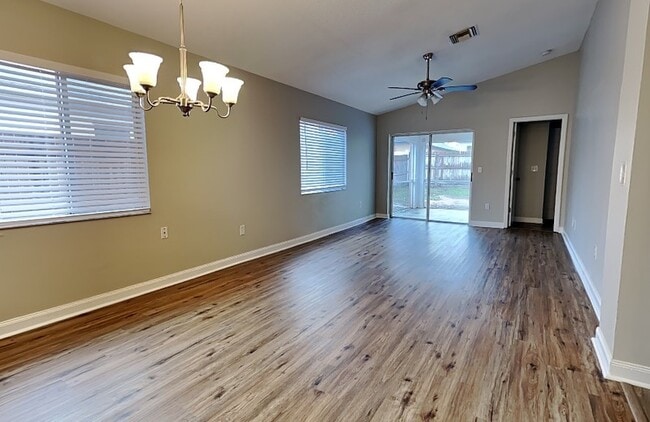 Building Photo - 530 Scarlet Maple Ct
