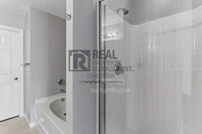 Building Photo - 1518 Hamden Dr