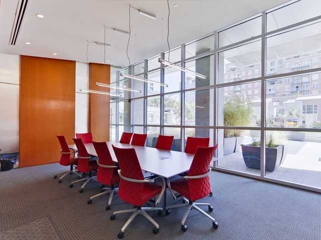 Building Photo - Gorgeous Downtown Condo with Spacious Floo...