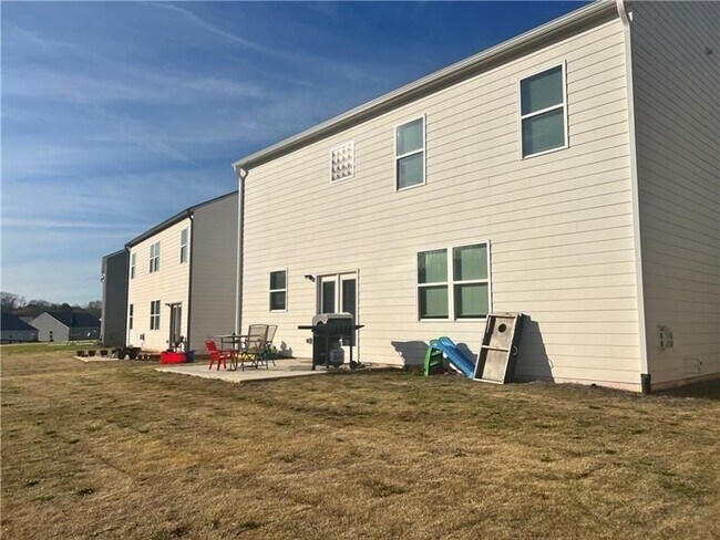 Building Photo - 167 Fernbrook Trl