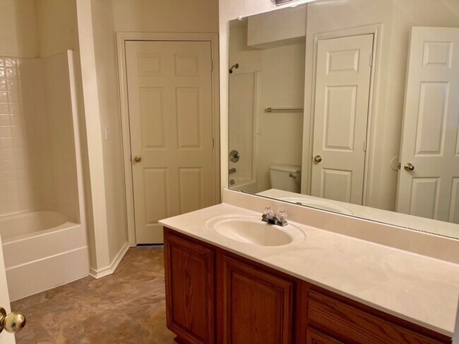 Building Photo - Nice Single Story Home in Crowley