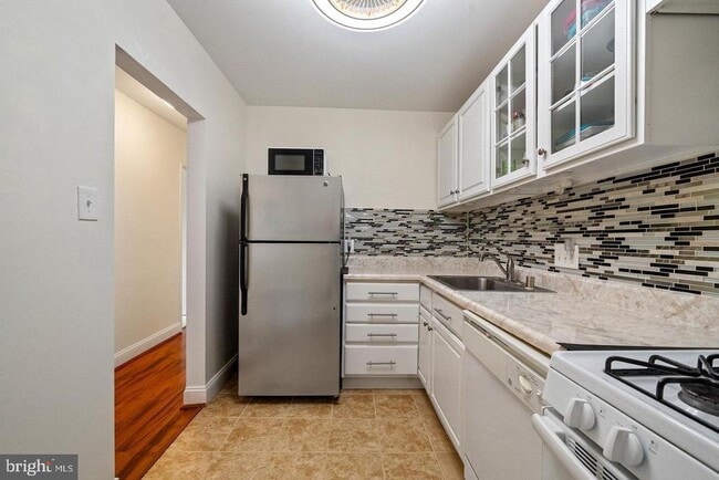 Building Photo - 7984 Audubon Ave