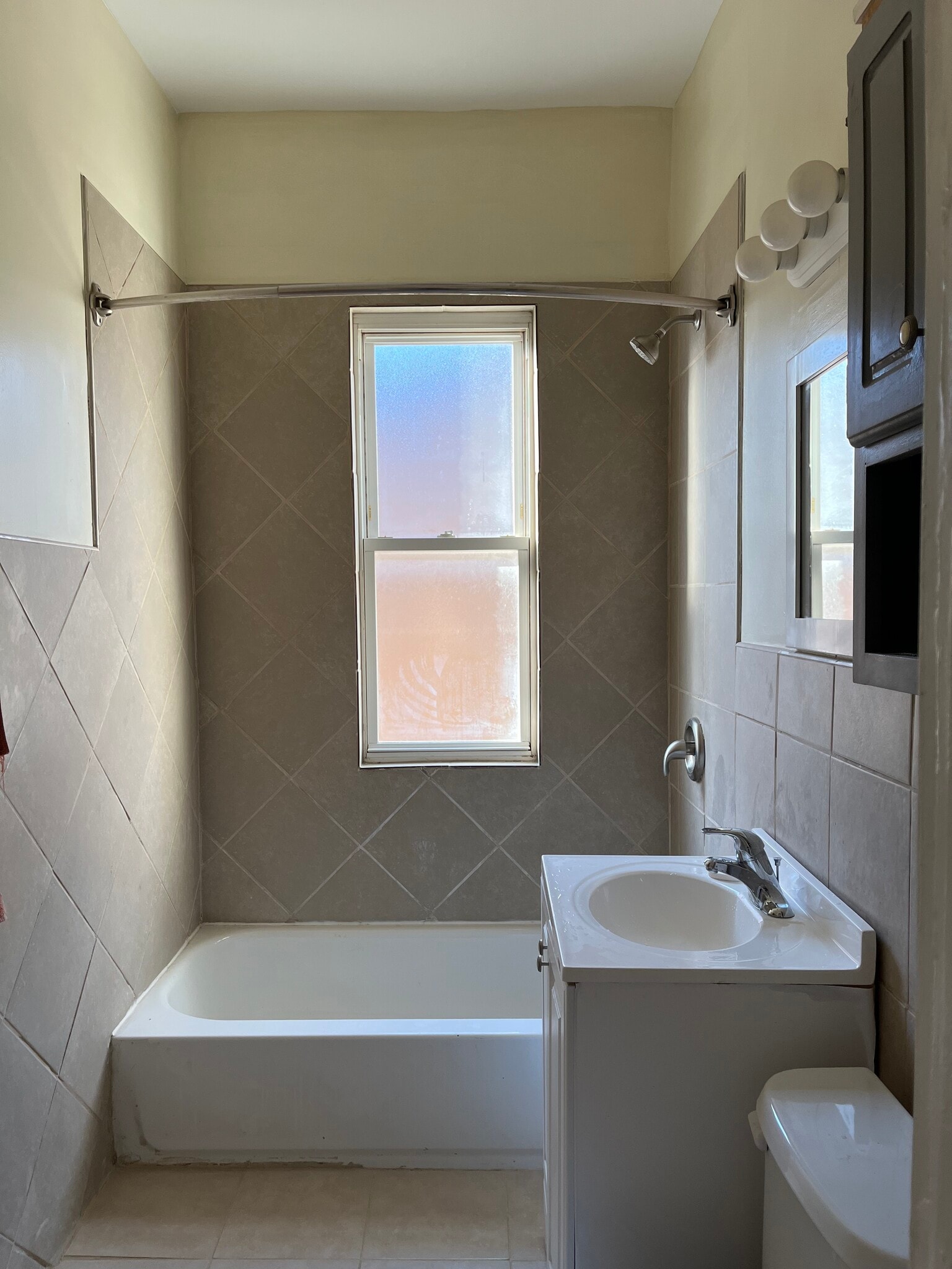 Bathroom - 6714 S Justine St