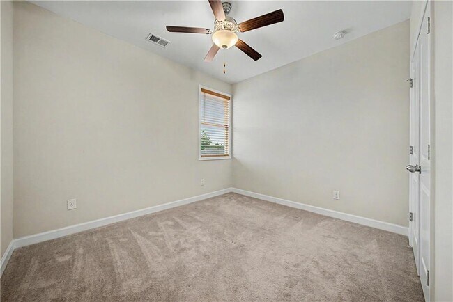 Building Photo - 165 Mansfield Dr