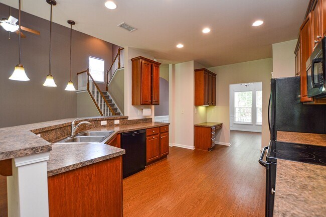 Building Photo - Elegant 4-bedroom Home in Desirable Callonwood Neighborhood in Matthews, NC