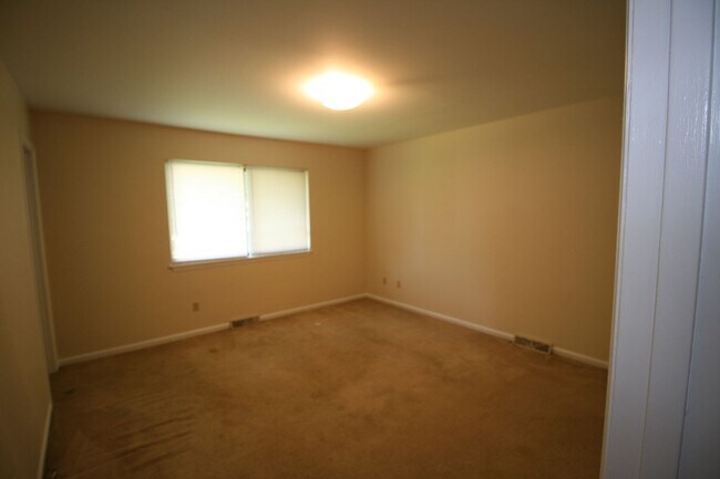 Building Photo - Ranch Home located in Park Hills    260224