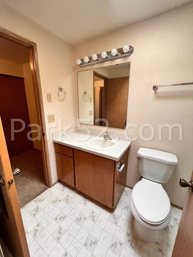 Building Photo - 2 Bedroom Puyallup Area Townhome