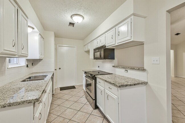 Building Photo - 5518 Ashgate Dr