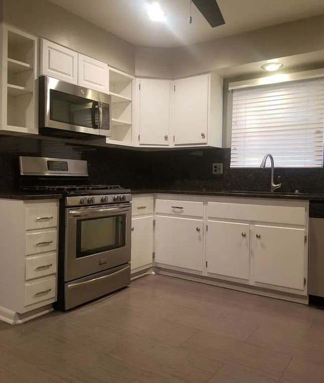 Building Photo - 324 Cumberland Dr