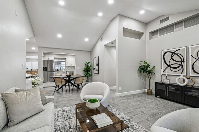 Building Photo - 2 S Treasure Dr