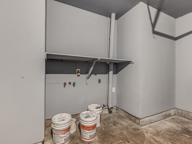 Building Photo - 14008 Gateway Dr