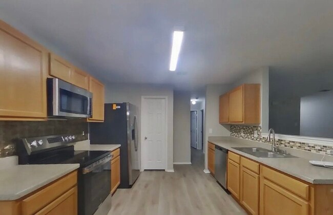 Building Photo - AVAILABLE NOW READY TO MOVE IN