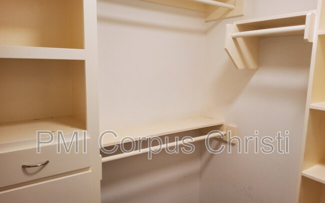 Building Photo - 2934 Carver Dr