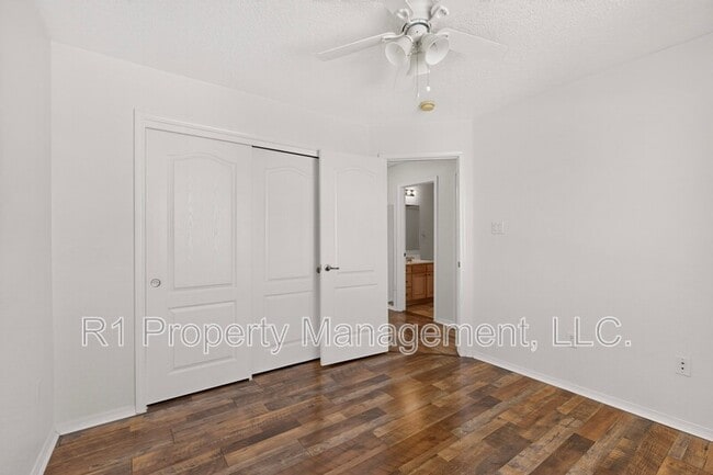 Building Photo - 2323 Margarita Dr SE