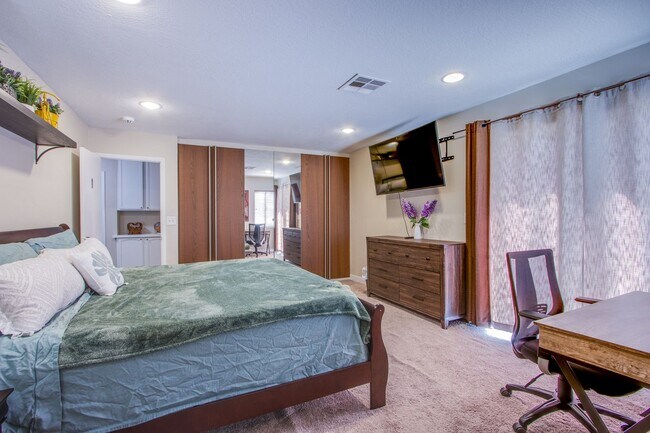Building Photo - Spacious, Stylish, and Fully Furnished – L...